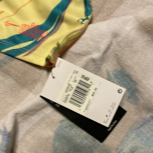 Nike Sportswear Air Cropped Marble Tank Top Yellow 2X - Picture 4 of 8